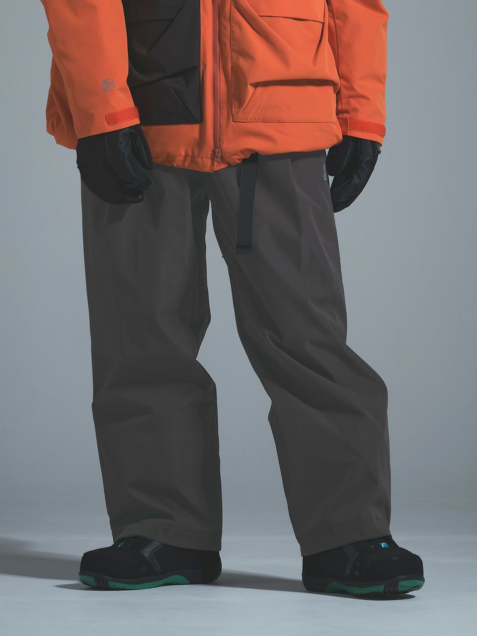 パラシュートタックパンツ